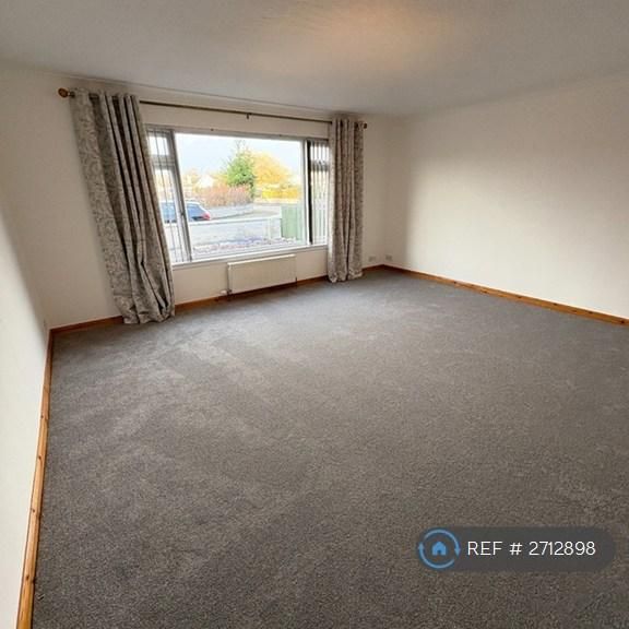 4 bedroom bungalow to rent - Photo 1