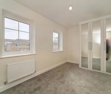 2 bedroom semi-detached house to rent - Photo 6