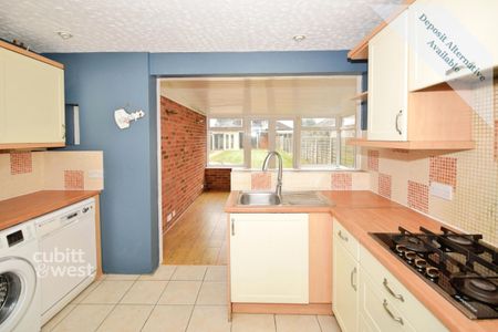 3 bedroom semi-detached house to rent - Photo 2