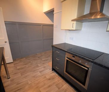 2 bedroom end of terrace house to rent - Photo 3