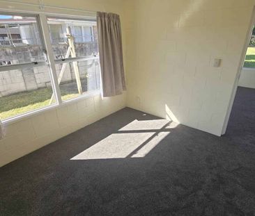 Easy Living on Edmund Hillary!! - Photo 4