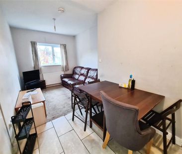 5 bedroom link detached house to rent - Photo 1