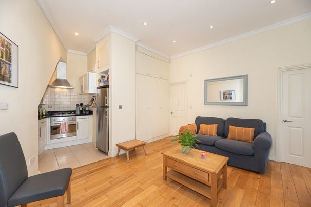 1 Bed Flat, Mysore Road, SW11 - Photo 1