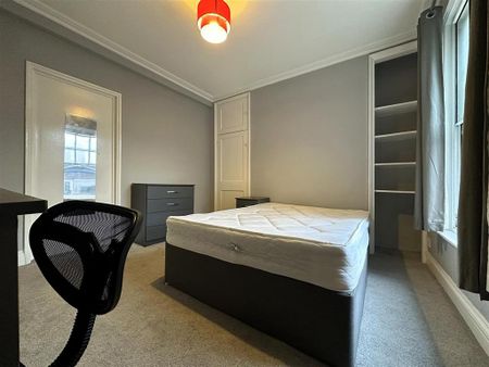 1 bedroom in a house share to rent - Photo 2