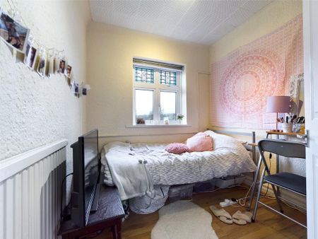 4 bedroom semi-detached house to rent - Photo 2