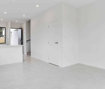 Charming 2-Bedroom Townhouse for Rent in Otara - Photo 5