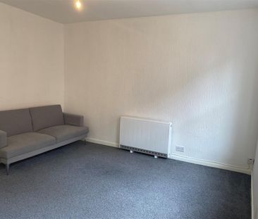 1 Bed Flat - Photo 2