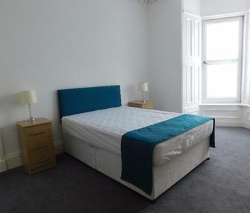3 bedroom flat to rent - Photo 6