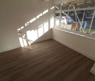 De Havilland Road, Edgware, HA8 - Photo 4