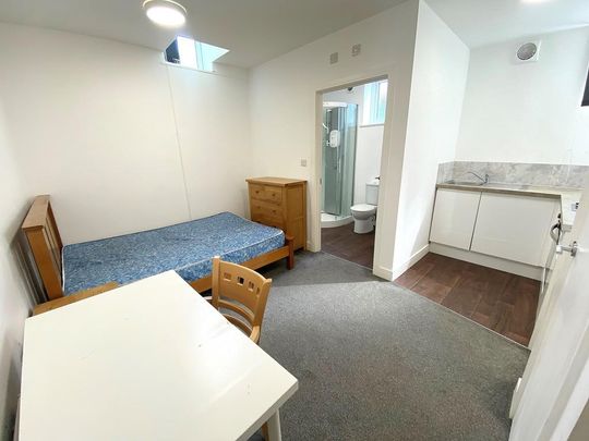 Studio to rent - Photo 1