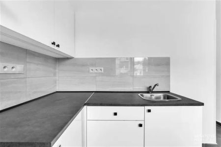 Pronájem moderního bytu v centru města - Photo 4