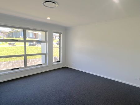 MODERN 4 BEDROOM HOME IN POTTERS LANE - Photo 2