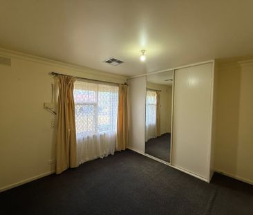 3-Bedroom Family Home in a Convenient, Highly Sought Suburb! - Photo 2