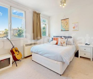 Large studio in then heart of Kentish Town - Photo 5