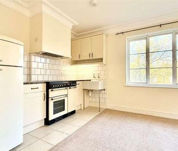 Christine Ingram Gardens, Bracknell, Berkshire, RG42 - Photo 2