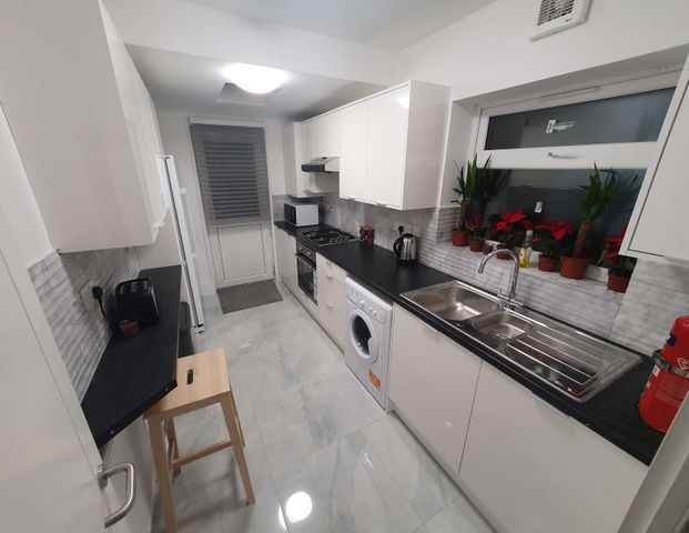 Wood End Way Room 1 - Photo 1