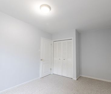 For Lease - 37 Millburn Drive, Toronto, Ontario - Photo 5