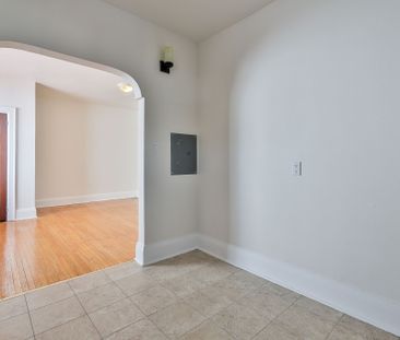 For Lease - 1215 Woodbine Avenue Unit# 2, Toronto, Ontario - Photo 1