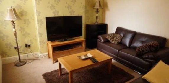 4 bedroom property to rent in Salford - Photo 2