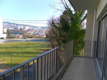 An T2 apartment with balconies and garage at 400m from the University of Minho in Braga - for rent - Photo 4