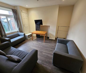 10 Bed - 131 Victoria Road, Hyde Park, Leeds - LS6 1DU - Student - Photo 1