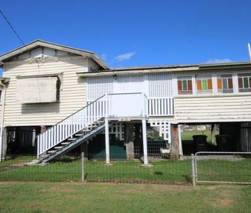 WEATHERBOARD UNIT - 1 BEDROOM - STUDY - SUNROOM - LOUNGE - NEW PAIN... - Photo 1