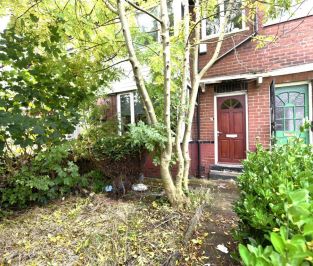 3 bedroom House in Park View Avenue, Leeds - Photo 1