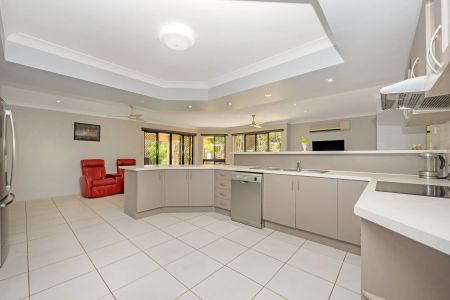 4 BEDROOM, 2 BATHROOM HOUSE IN DOUGLAS + STUDY + THEATRE ROOM + INGROUND POOL - Photo 3