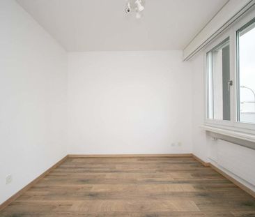 Wohnung mit moderner Küche & Balkon für Singles - Photo 1