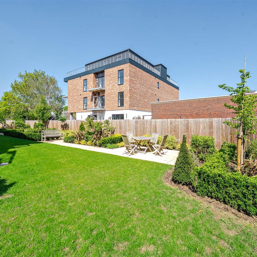 Paddock Lodge, Paddock Wood, Kent - Photo 1