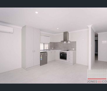 Easy Affordable Coastal Living - Two Bedroom, 1 Bathroom - Photo 5