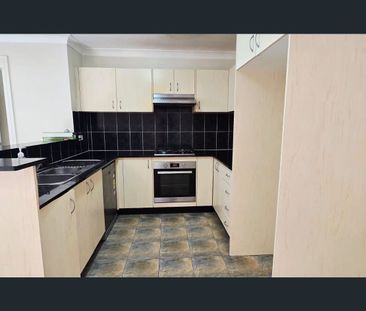 Spacious Townhouse in a Prime Quakers Hill Location! - Photo 4