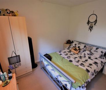 3 bedroom House in Queenswood Gardens, Leeds - Photo 1