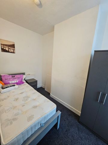 Room in a Shared House, Tenby Road, B13 - Photo 3