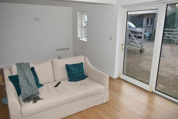 4 bedroom detached house to rent - Photo 1