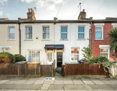 2 bedroom terraced house to rent - Photo 2