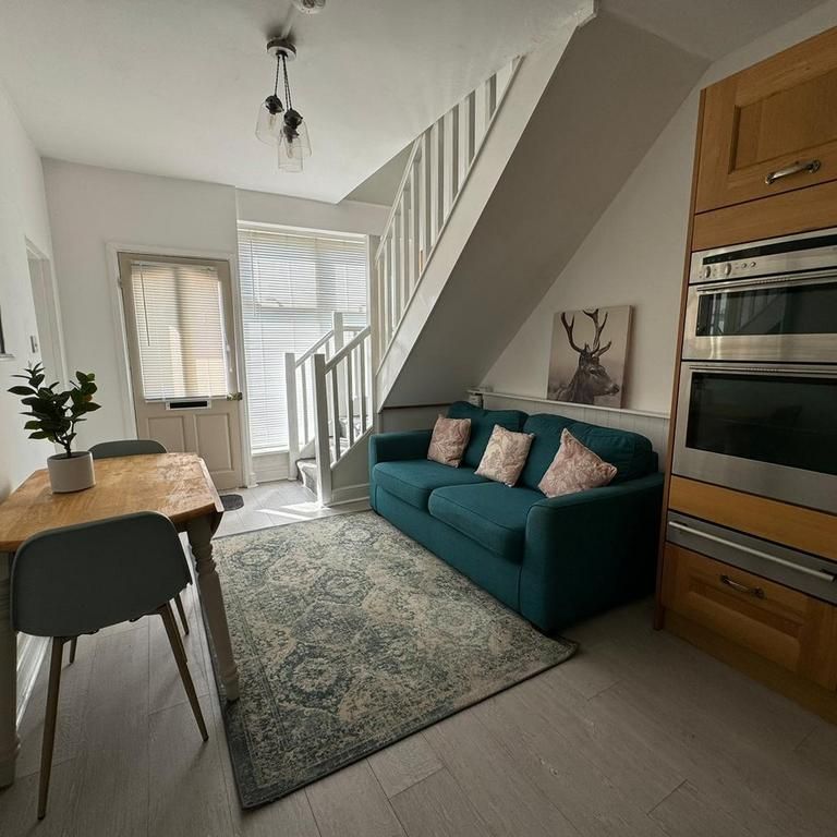 2 bedroom maisonette to rent - Photo 1