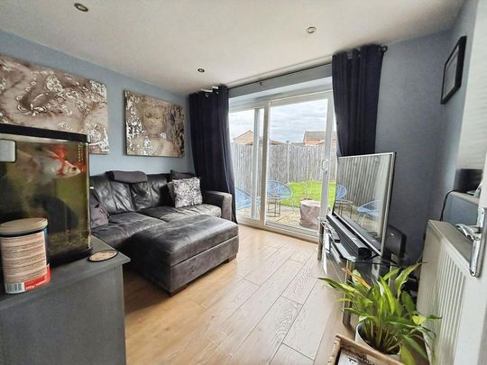 2 bedroom end of terrace house to rent - Photo 1