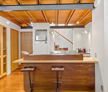 Sophisticated Living - Photo 3