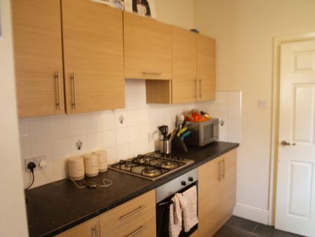 5 bedroom semi-detached house to rent - Photo 5