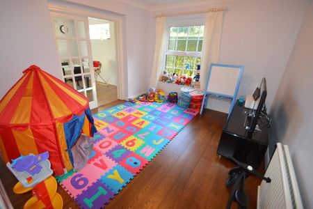 3 bedroom Detached - Fearnley Road, Welwyn Garden City - Photo 5