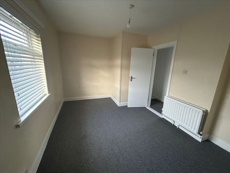 229 Tates Avenue, Belfast, BT12 - Photo 2