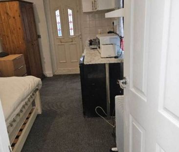 Studio Flat, London, NW9 - Photo 6