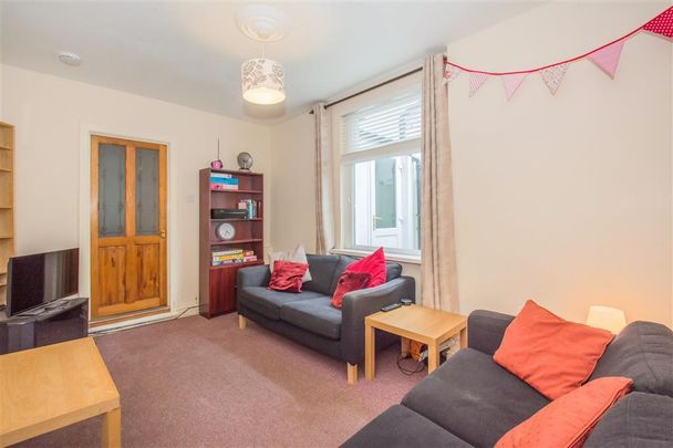 4 bedroom property to rent - Photo 1