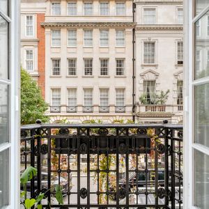 1 bedroom flat in Mayfair - Photo 2