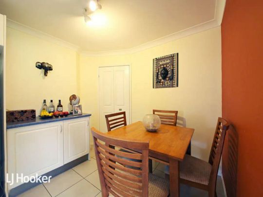 “CUL-DE-SAC LOCATION/EASY WALK TO STATION” - Photo 1