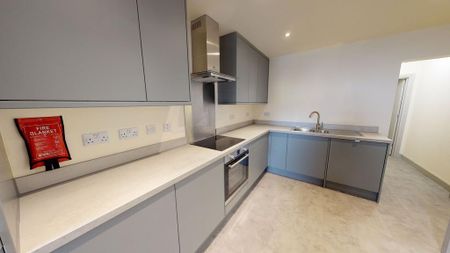3 bedroom flat to rent - Photo 4