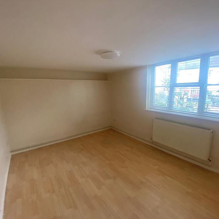 Available 1 Bed Flat - Ground Floor - Photo 1