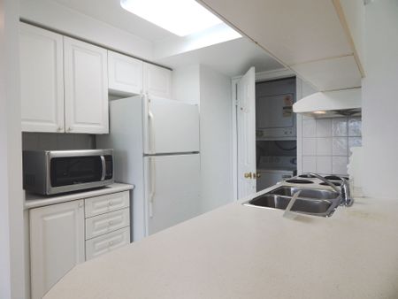 For Lease - 8 Hillcrest Avenue Unit# 2303, Toronto, Ontario - Photo 3