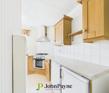 2 bedroom maisonette to rent - Photo 2